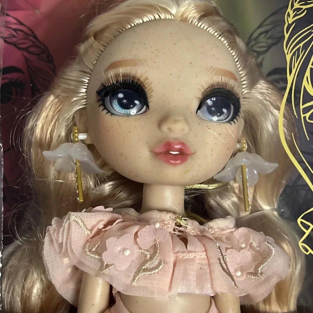Rainbow High Victoria Whitman Fashion Doll Freckles 2022 With Accessories NIB